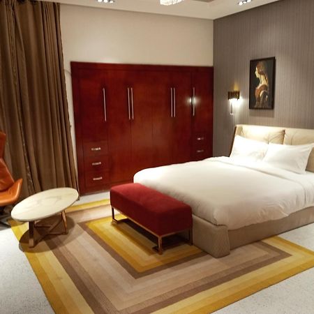 Sujimoto Residences Macdonald Лагос Екстериор снимка