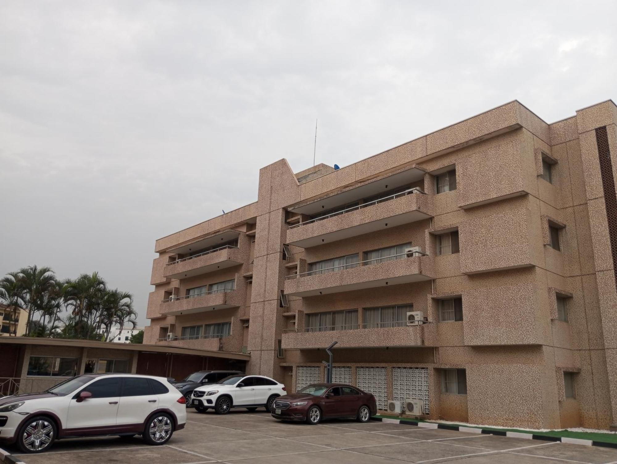Sujimoto Residences Macdonald Лагос Екстериор снимка