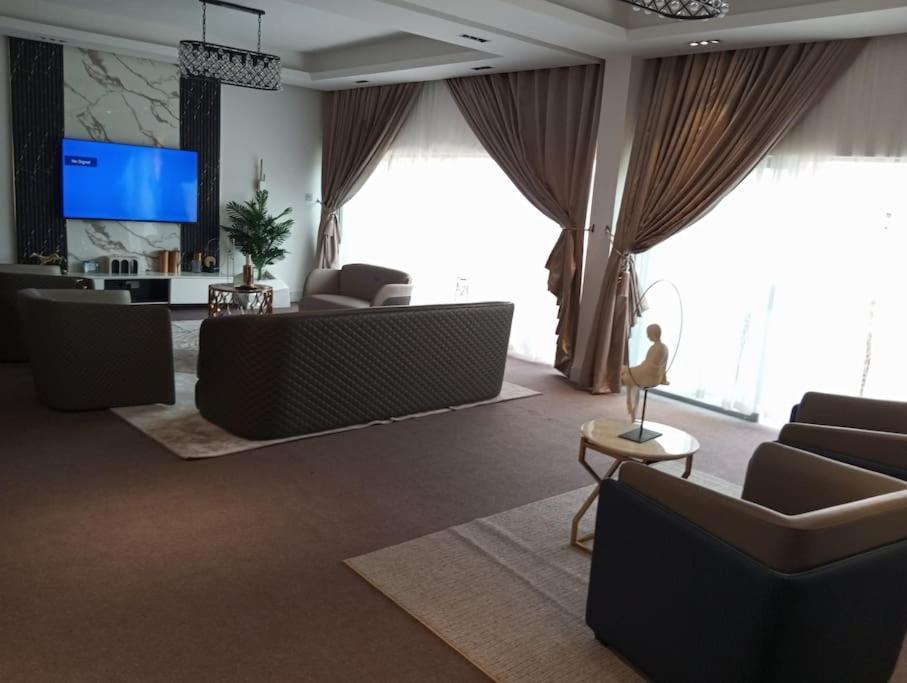 Sujimoto Residences Macdonald Лагос Екстериор снимка