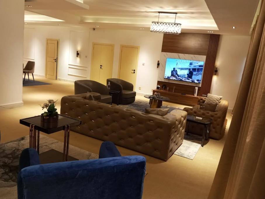 Sujimoto Residences Macdonald Лагос Екстериор снимка
