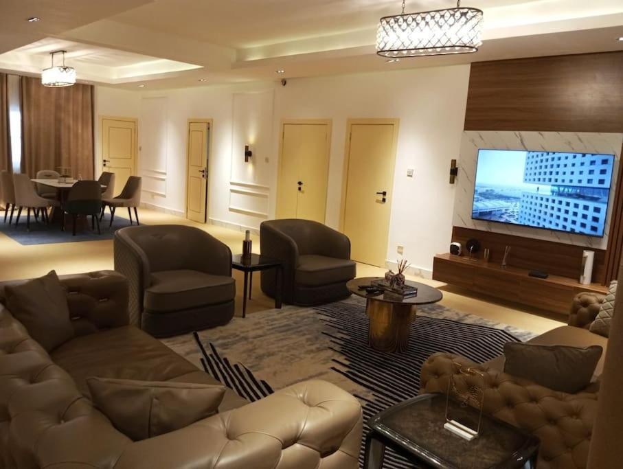 Sujimoto Residences Macdonald Лагос Екстериор снимка