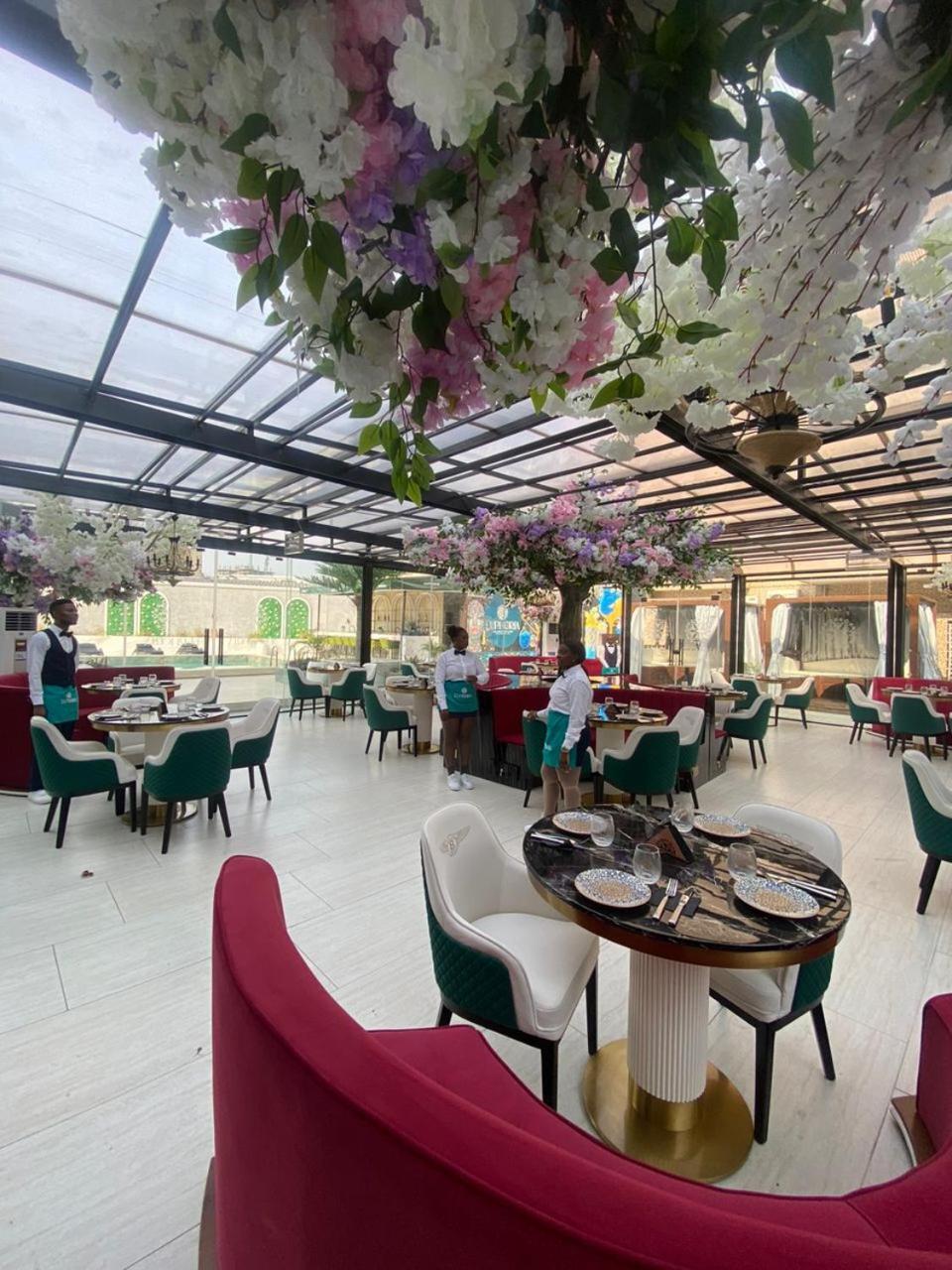 Sujimoto Residences Macdonald Лагос Екстериор снимка