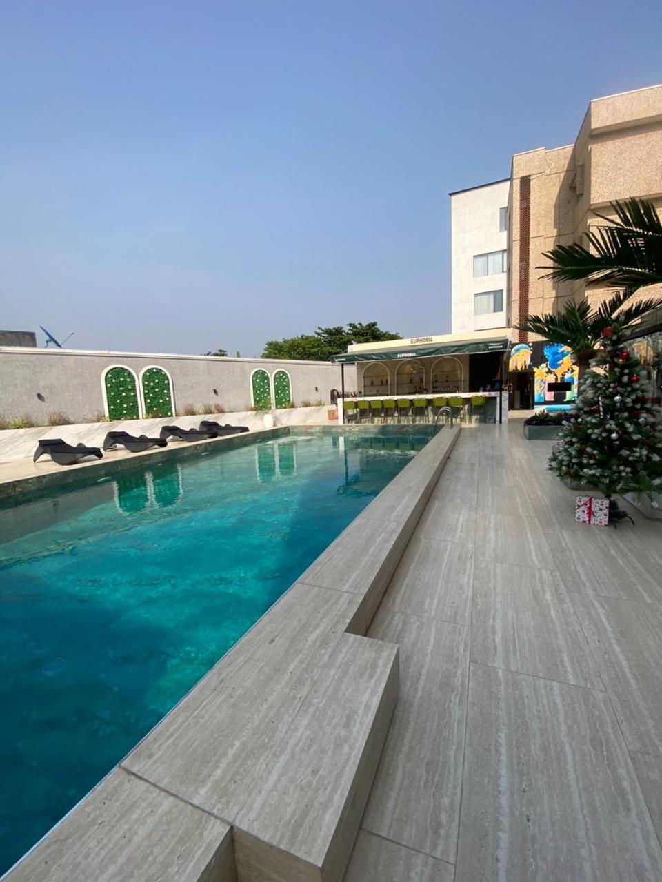 Sujimoto Residences Macdonald Лагос Екстериор снимка